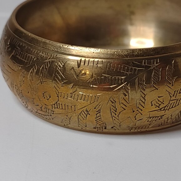 Vintage 8 Inch Gold Tone Metal Bangle - Picture 3 of 9
